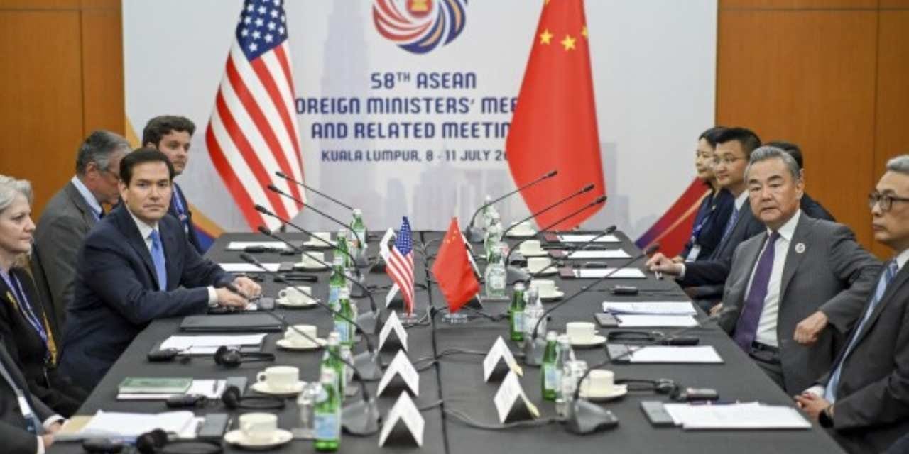 abdli ve cinli bakanlar arasinda sicak temas ApDOnEDi