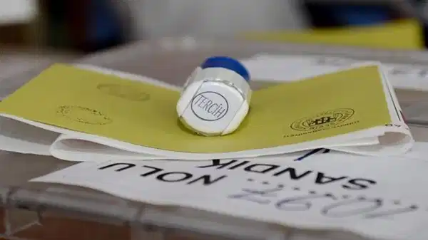 carpici secim anketi sonucu chp birinci dem parti mhpyi gecti QZIKeOnj.jpg