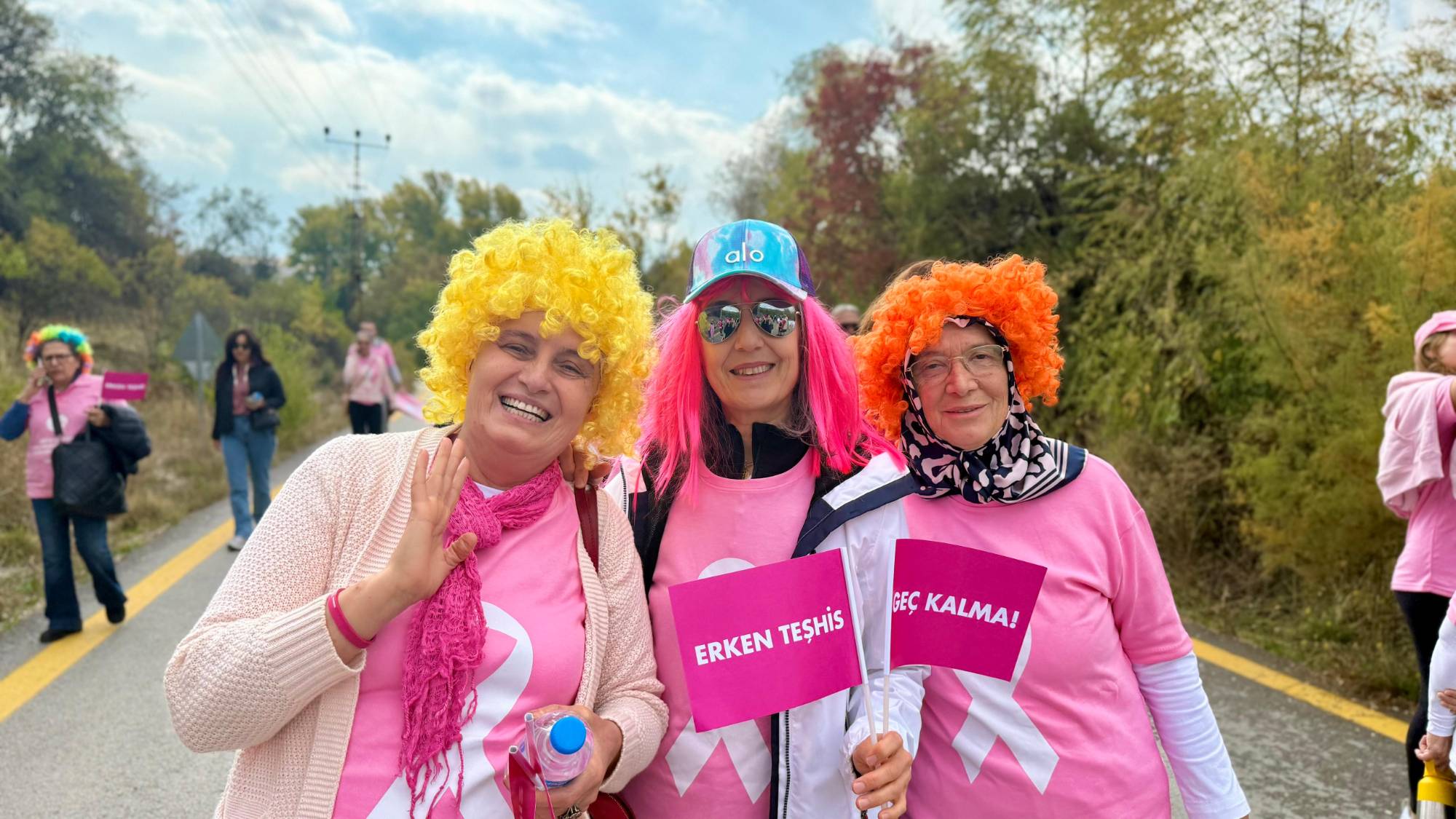 kanseri yenen ve mucadele eden hastalardan pembe yuruyus NWX8TMWI.jpg