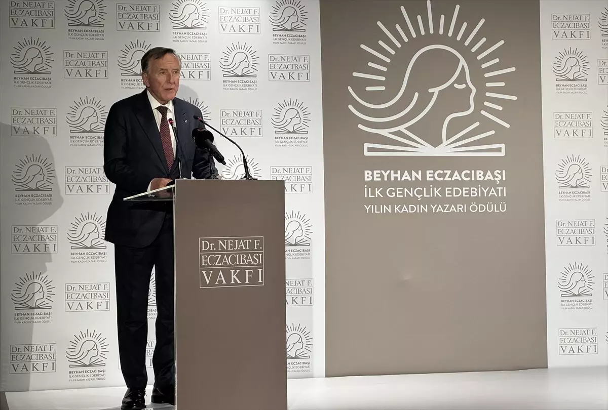 koray avci cakman yilin kadin yazari odulunu kazandi WuX4vDsd.jpg