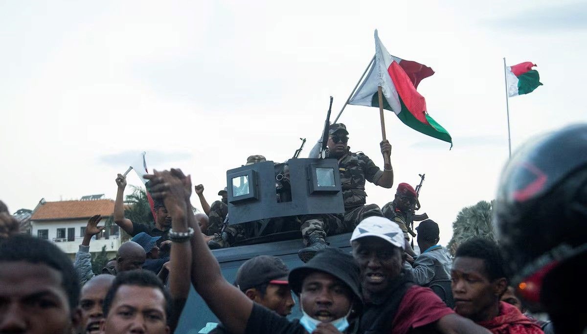 madagaskarda ordu bolundu cumhurbaskanina karsi darbe girisimi iddiasi j69VV2ej.jpg