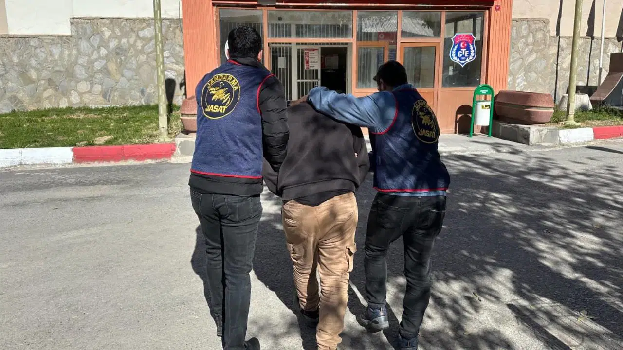 9 yildir araniyordu jandarma operasyonu ile yakalandi uVL5mzhd.jpg