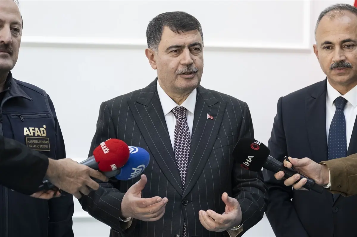 ankaradaki okullarda gazze icin duzenlenen kermesten elde edilen gelir afada bagislandi JShMu3MX.jpg