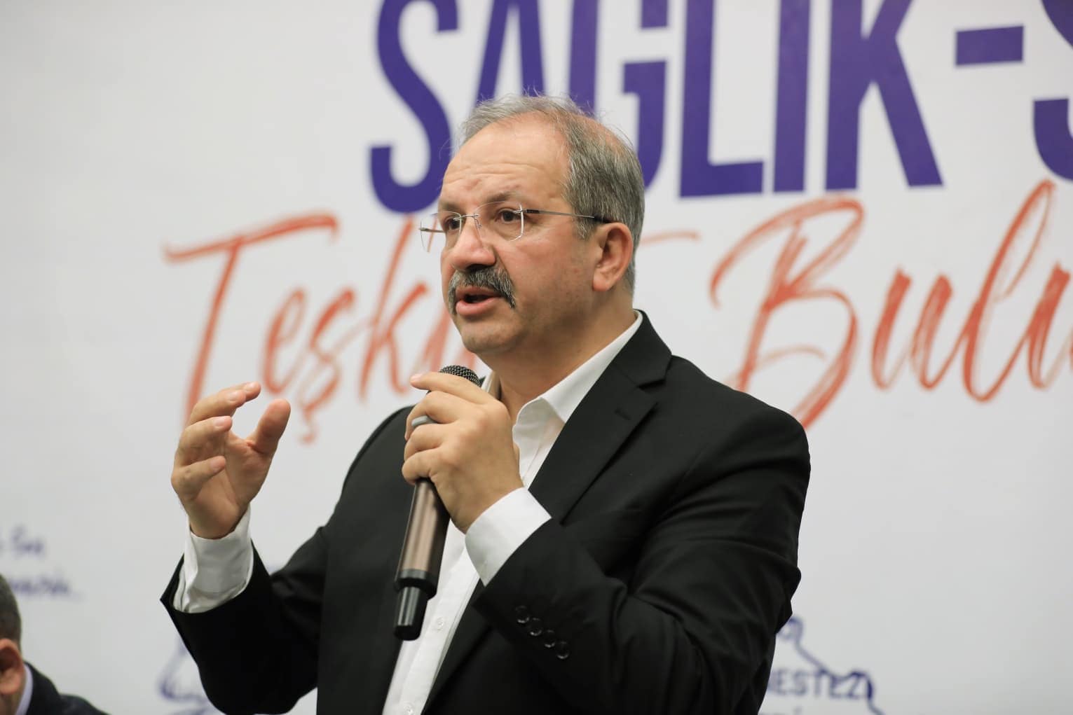 saglik profesyonellerine muayene onceligi hakki taninmali JPdarTSd.jpeg