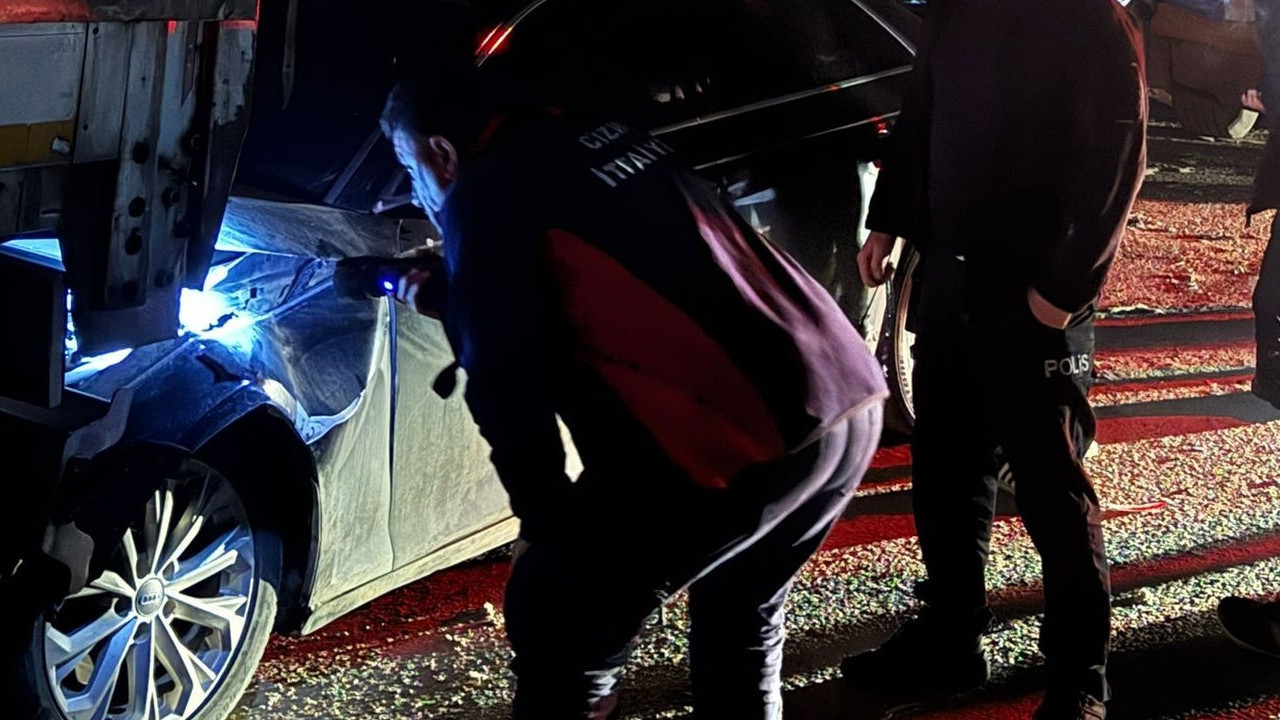 Cizre’de Tırların Arasında Kalan Otomobil Ezildi: Bir Yaralı