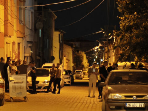 Komsuluk bitti amansiz kavga basladi polis bile ayiramadi 11 yarali JHQzYAWO